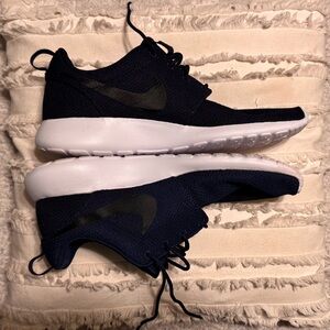 Nike Size 10 Roshe Blue/Black Like New